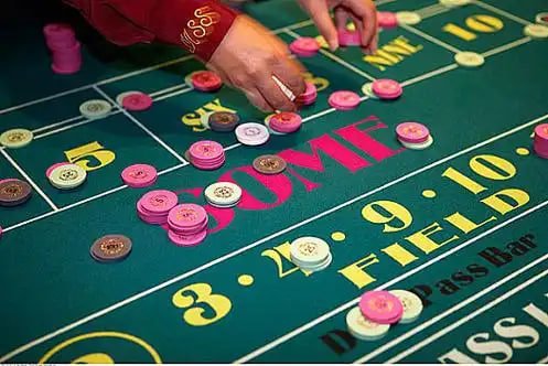 Antarmuka Asia Gaming bulantoto di perangkat seluler menampilkan meja roulette dan opsi pembayaran lokal